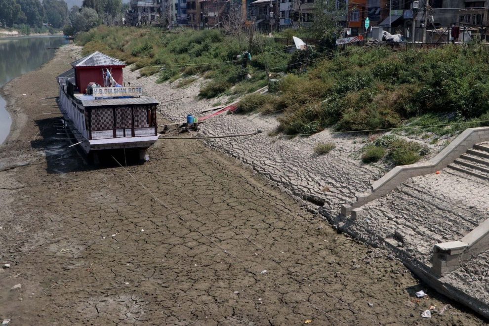 Dry spell reduces water level in Jhelum, other tributaries