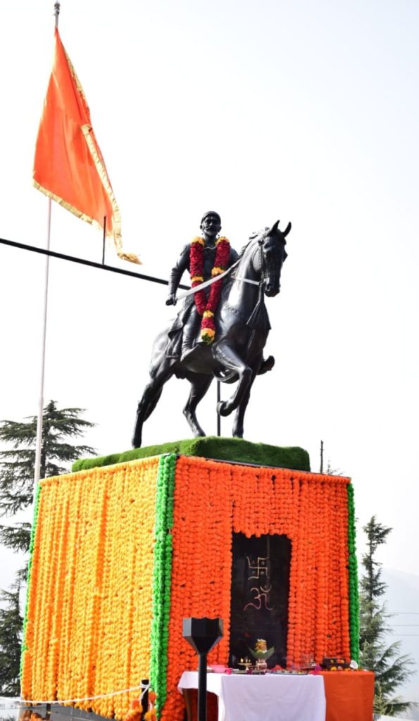 LG Sinha, CM Shinde Unveils Chhatrapati Shivaji’s Statue In Kupwara ...