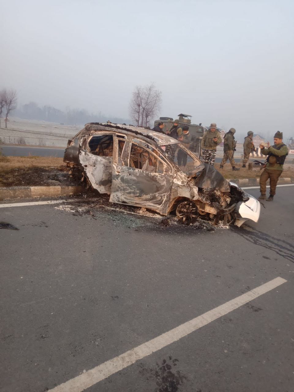 Kulgam: Car catches fire on highway, travelers safe