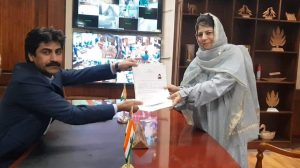 Mehbooba files nomination papers from Anantnag- Rajouri seat; asks people not to boycott polls this time