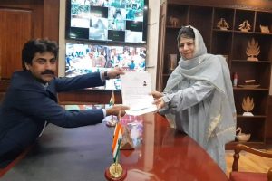 Mehbooba files nomination papers from Anantnag- Rajouri seat; asks people not to boycott polls this time